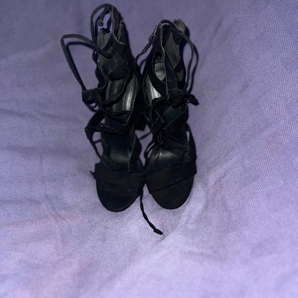 Black open toe heels - Picture 3 of 3